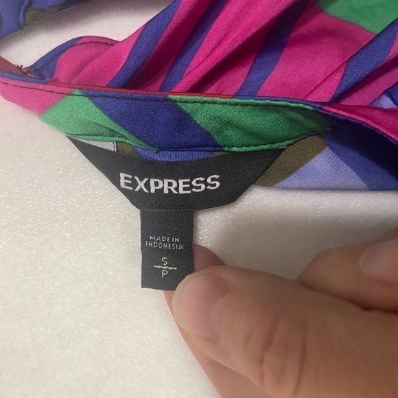 Express women's S geometric color block halter style ruffle top EUC - Picture 3 of 6